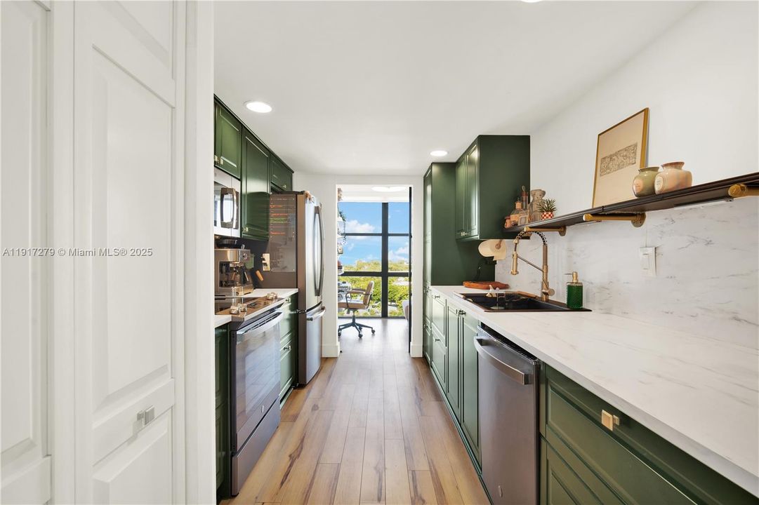 For Sale: $850,000 (2 beds, 2 baths, 1567 Square Feet)