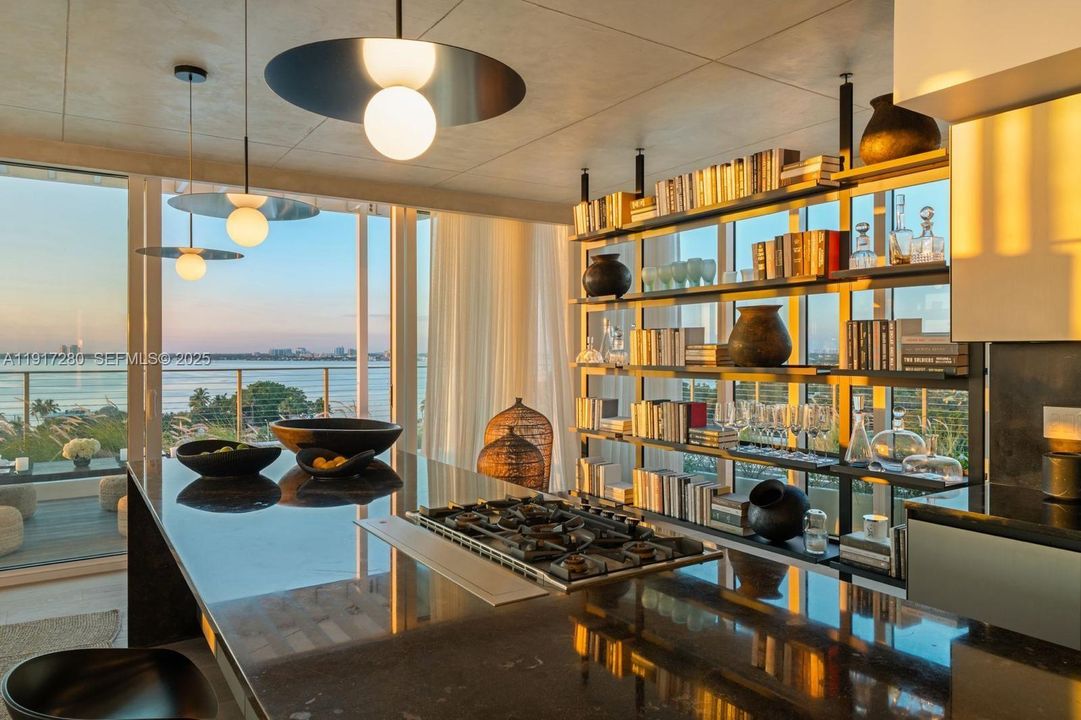 В аренду: $85,000 (2 спален, 2 ванн, 4230 Квадратных фут)