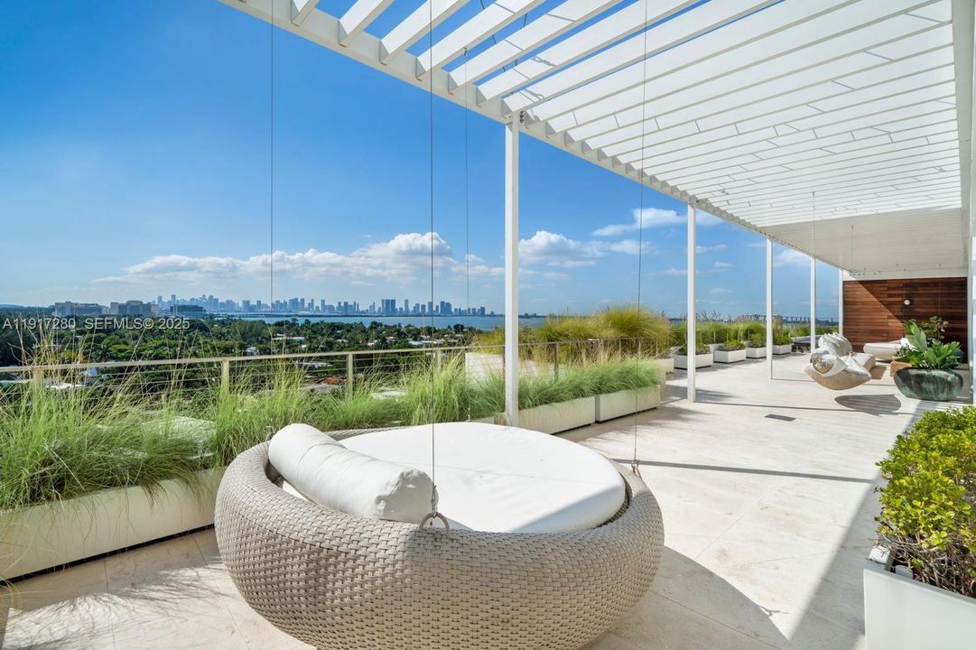 В аренду: $85,000 (2 спален, 2 ванн, 4230 Квадратных фут)