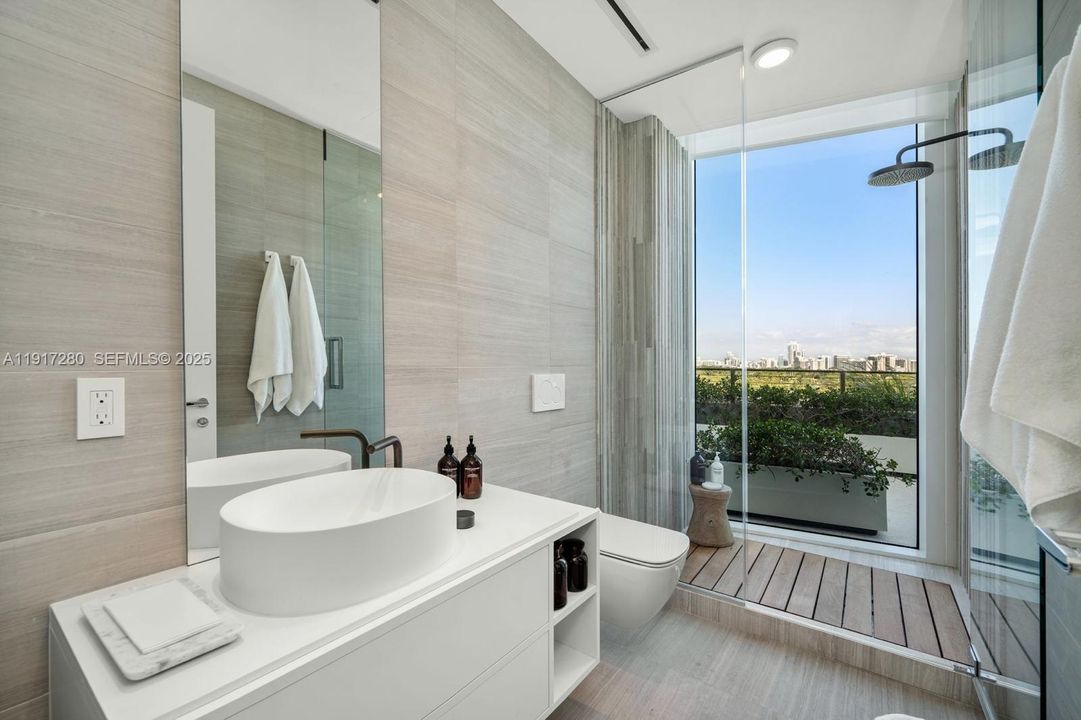 В аренду: $85,000 (2 спален, 2 ванн, 4230 Квадратных фут)