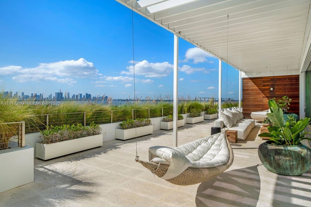 В аренду: $85,000 (2 спален, 2 ванн, 4230 Квадратных фут)