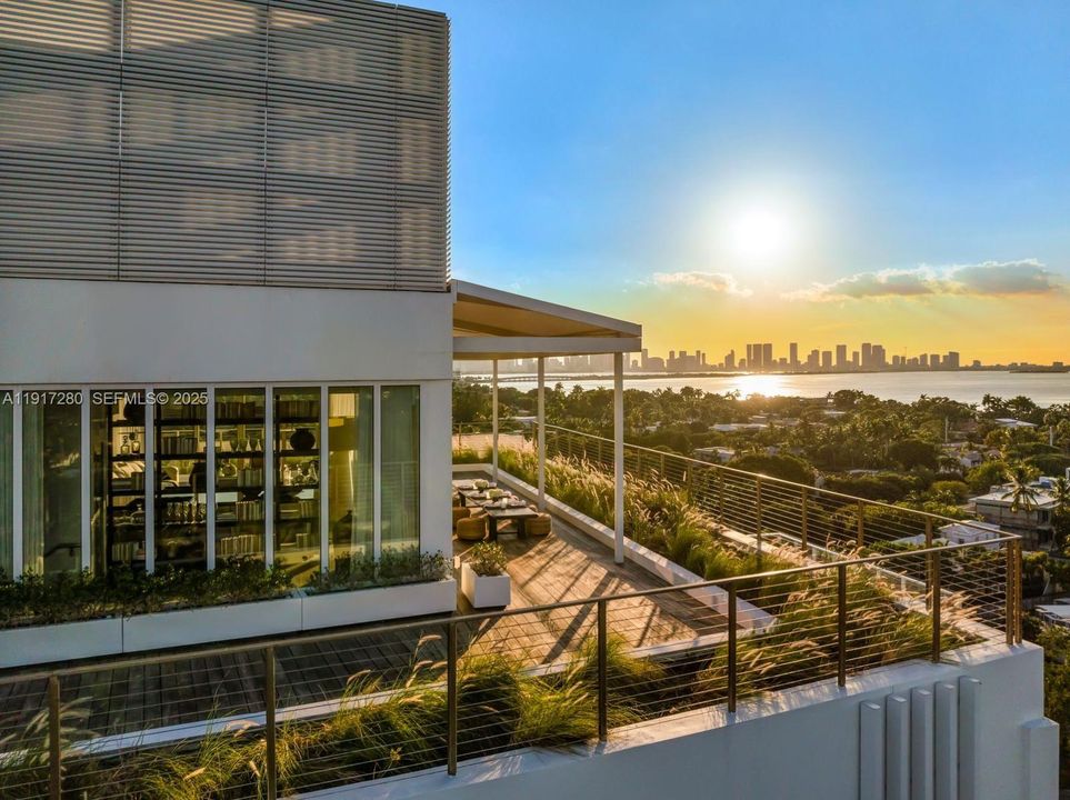 В аренду: $85,000 (2 спален, 2 ванн, 4230 Квадратных фут)