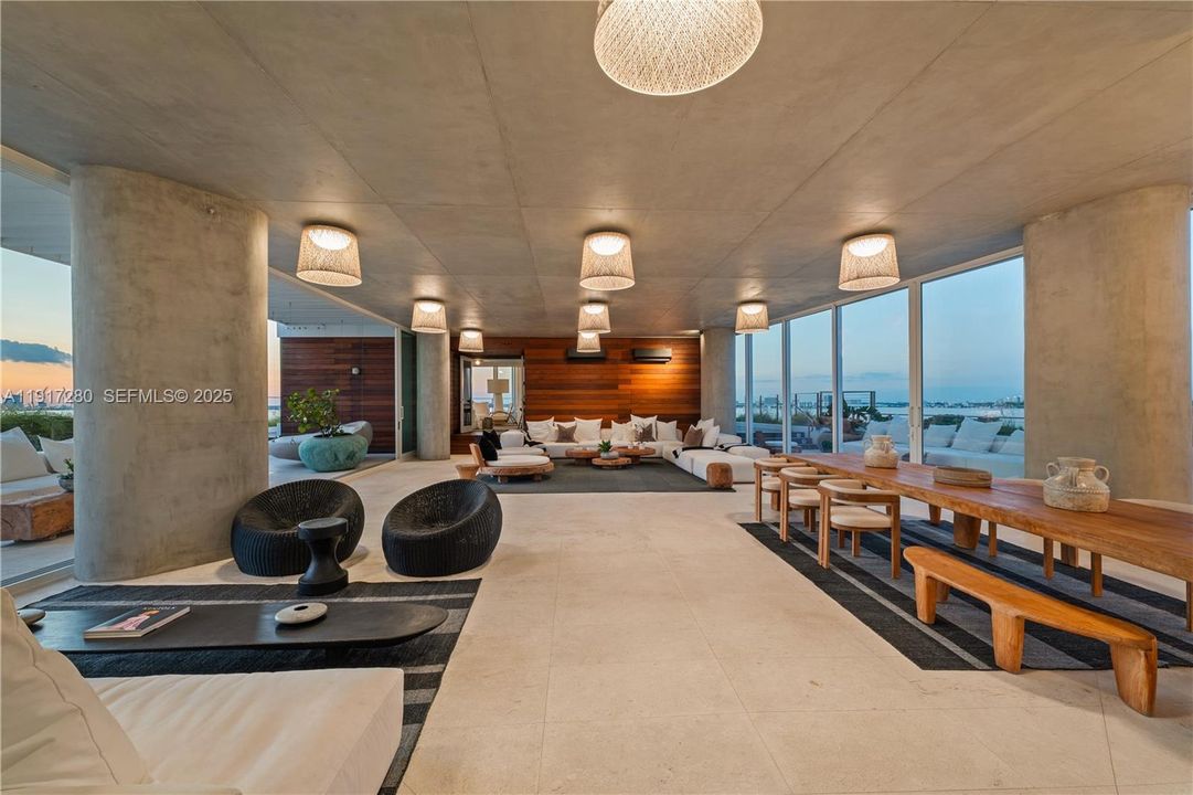 В аренду: $85,000 (2 спален, 2 ванн, 4230 Квадратных фут)