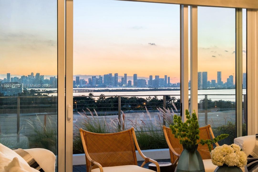 В аренду: $85,000 (2 спален, 2 ванн, 4230 Квадратных фут)