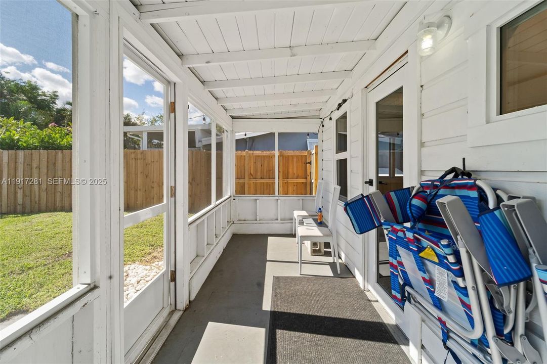 В аренду: $6,500 (2 спален, 1 ванн, 896 Квадратных фут)