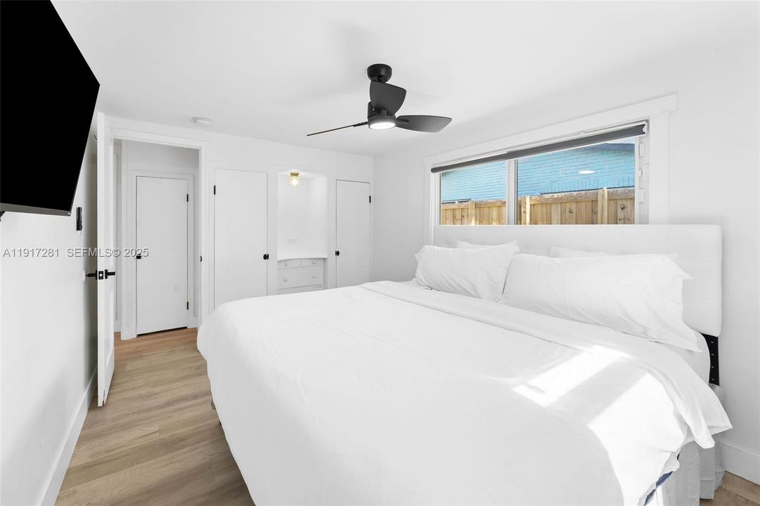 В аренду: $6,500 (2 спален, 1 ванн, 896 Квадратных фут)