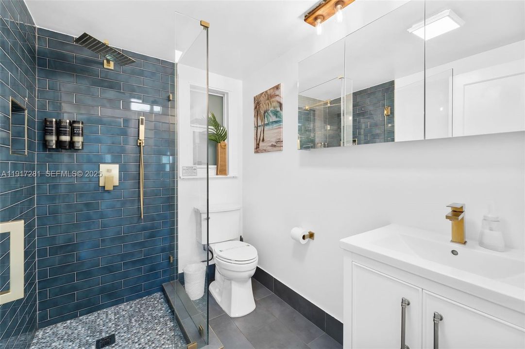 В аренду: $6,500 (2 спален, 1 ванн, 896 Квадратных фут)