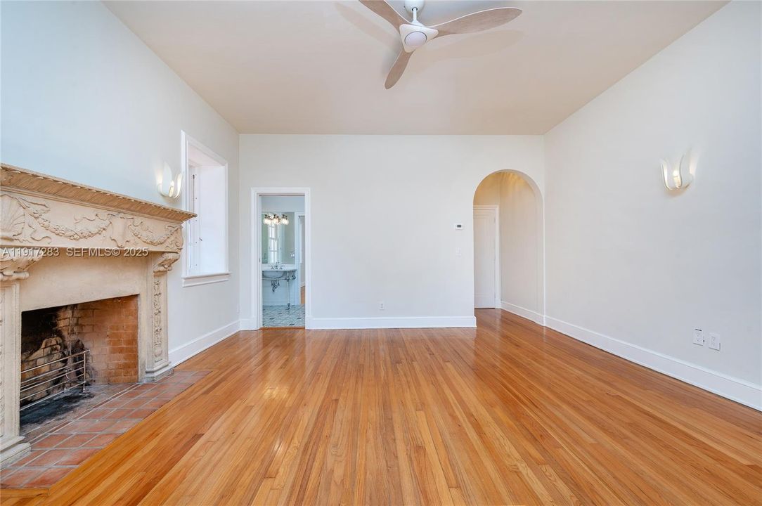 出租: $15,000 (3 贝兹, 3 浴室, 3001 平方英尺)