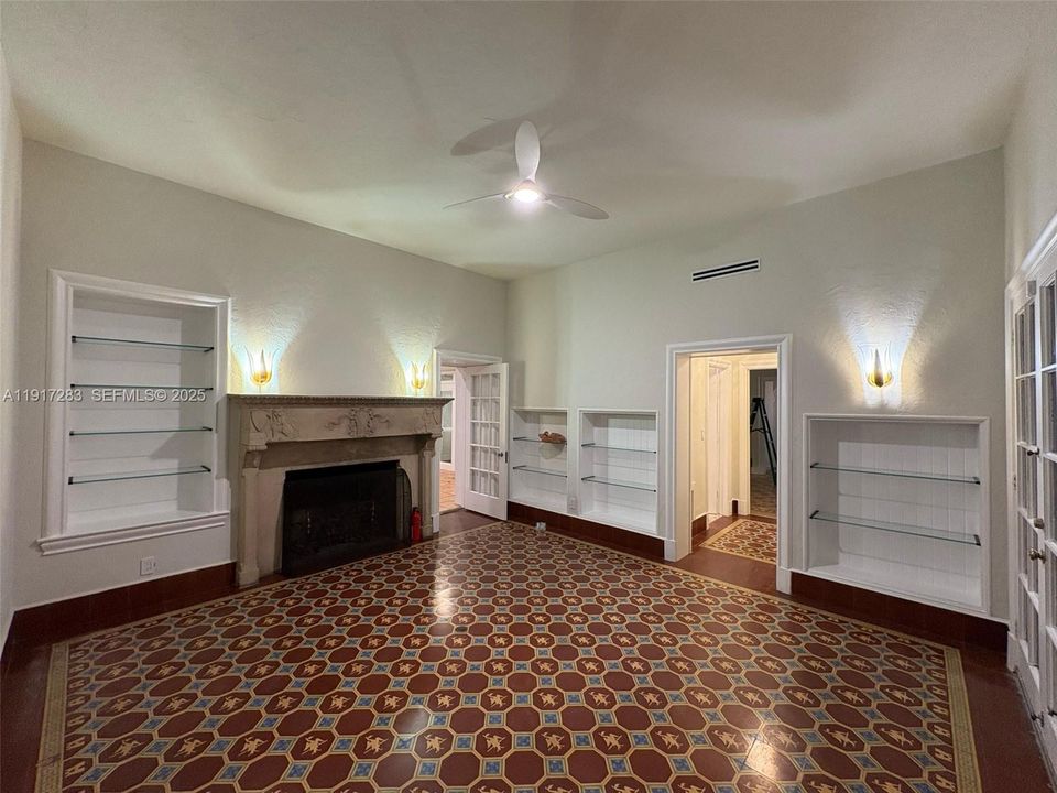 出租: $15,000 (3 贝兹, 3 浴室, 3001 平方英尺)