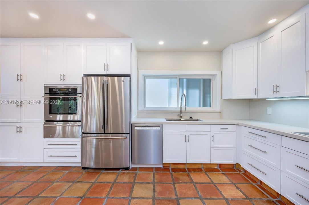 出租: $15,000 (3 贝兹, 3 浴室, 3001 平方英尺)