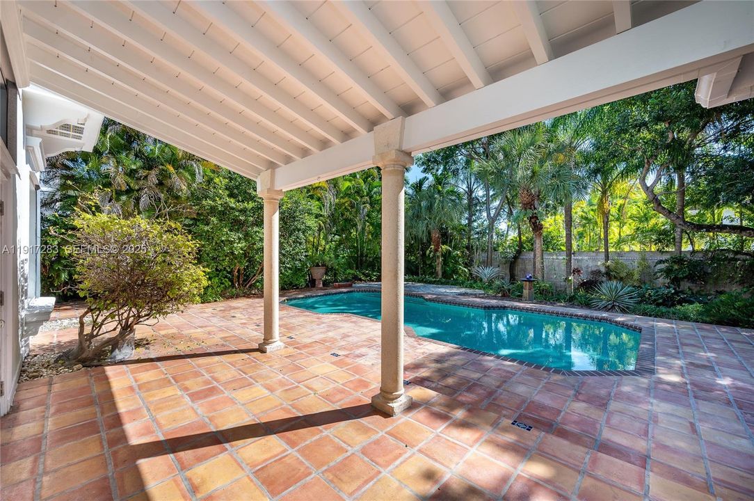 出租: $15,000 (3 贝兹, 3 浴室, 3001 平方英尺)