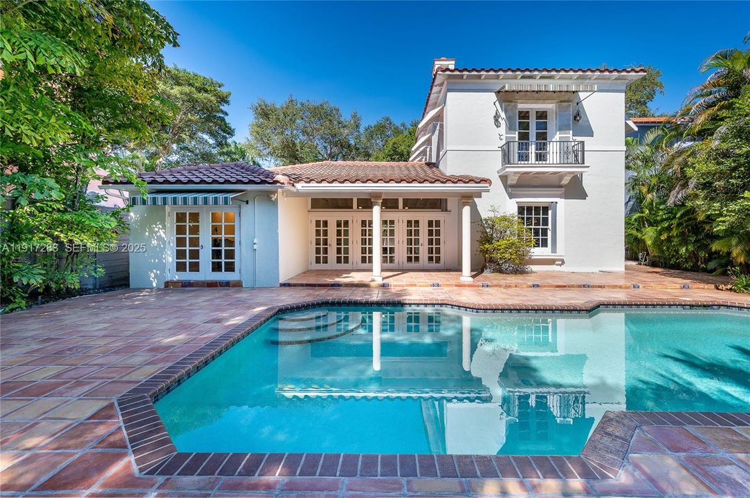 出租: $15,000 (3 贝兹, 3 浴室, 3001 平方英尺)