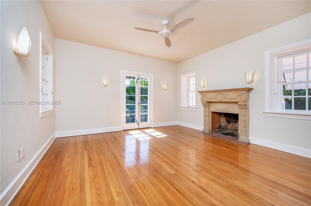 出租: $15,000 (3 贝兹, 3 浴室, 3001 平方英尺)