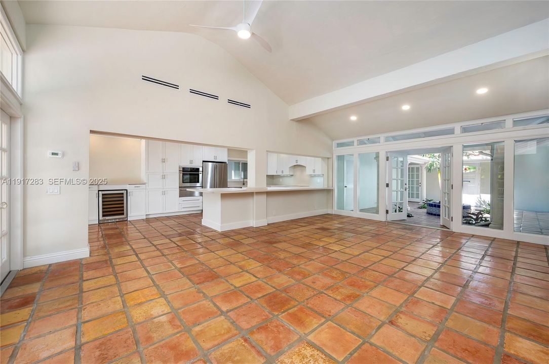 出租: $15,000 (3 贝兹, 3 浴室, 3001 平方英尺)