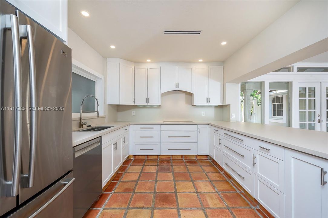 出租: $15,000 (3 贝兹, 3 浴室, 3001 平方英尺)