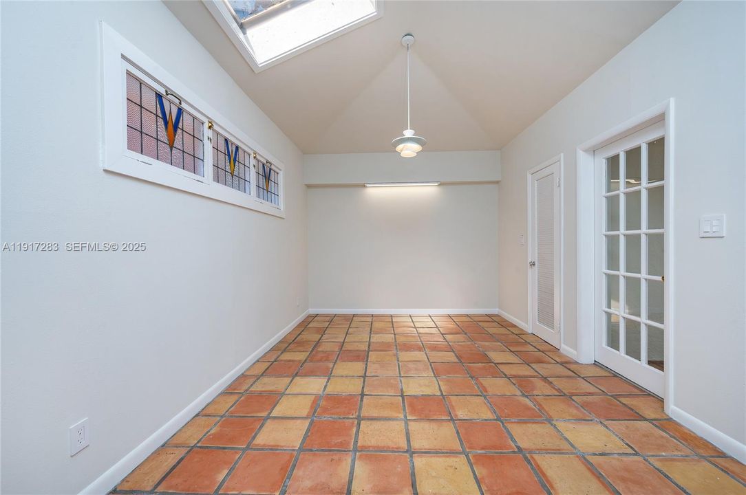 出租: $15,000 (3 贝兹, 3 浴室, 3001 平方英尺)