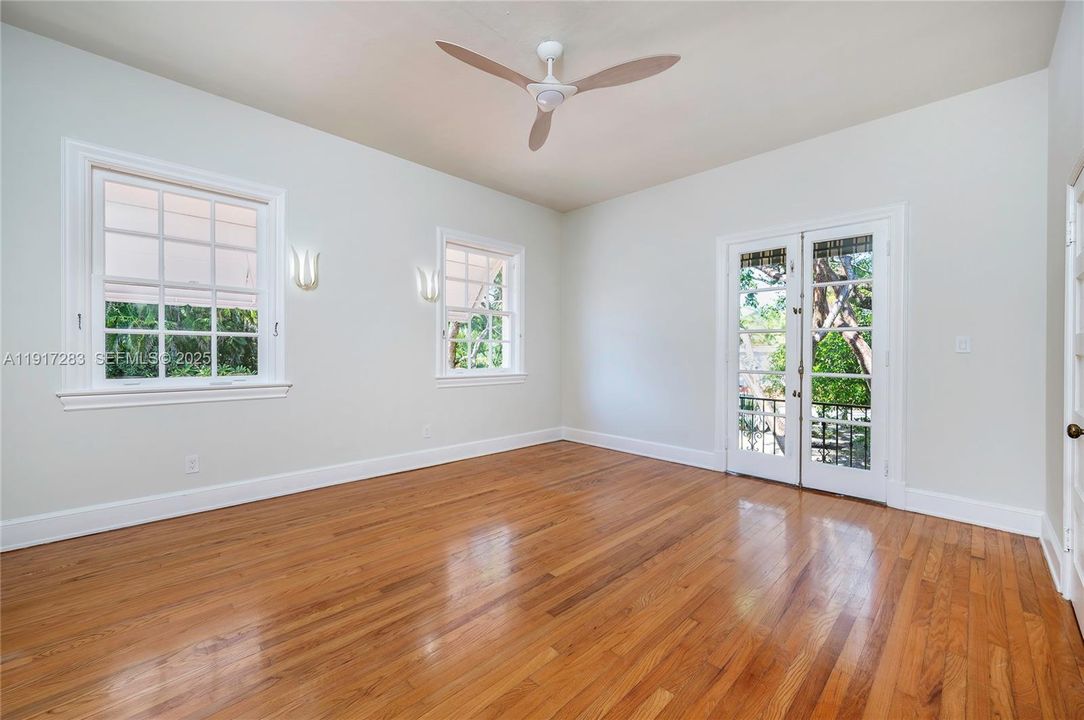 出租: $15,000 (3 贝兹, 3 浴室, 3001 平方英尺)