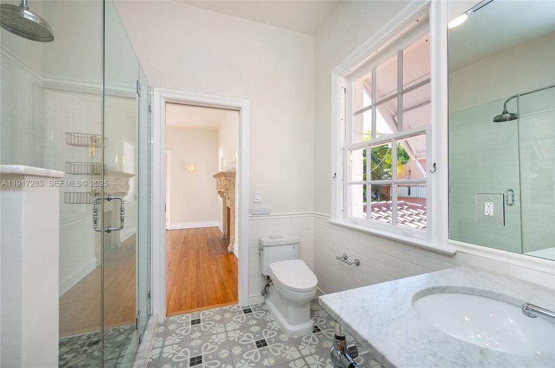 出租: $15,000 (3 贝兹, 3 浴室, 3001 平方英尺)