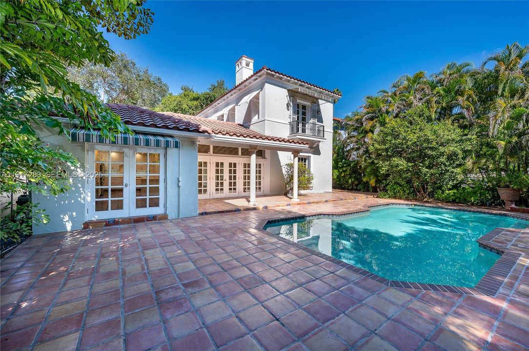 出租: $15,000 (3 贝兹, 3 浴室, 3001 平方英尺)