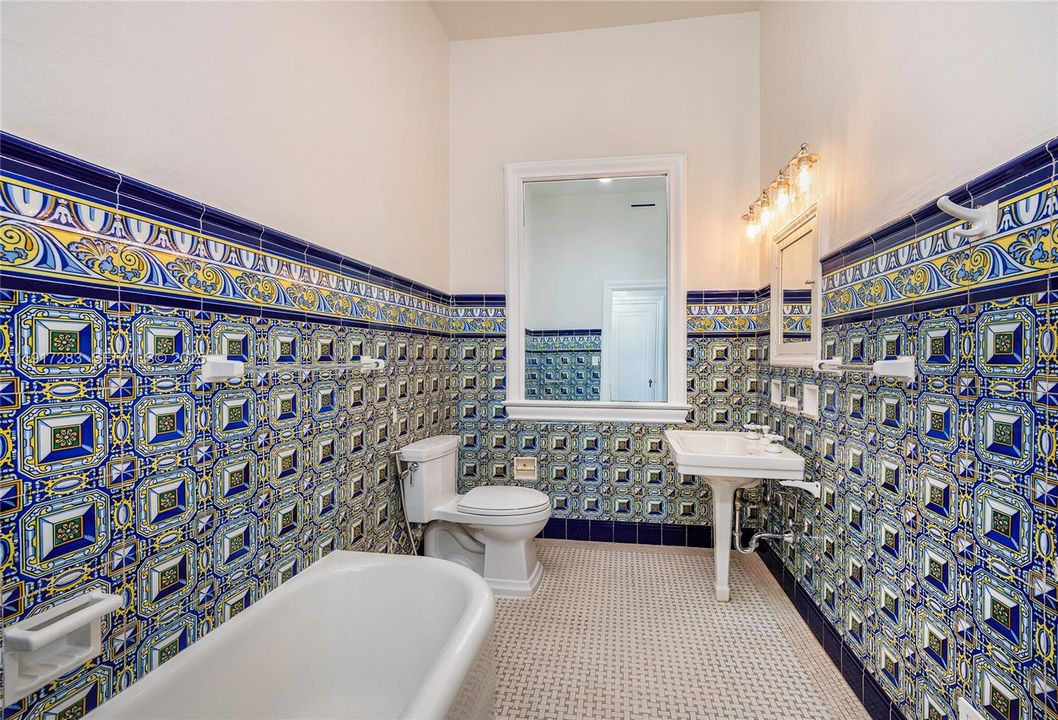 出租: $15,000 (3 贝兹, 3 浴室, 3001 平方英尺)