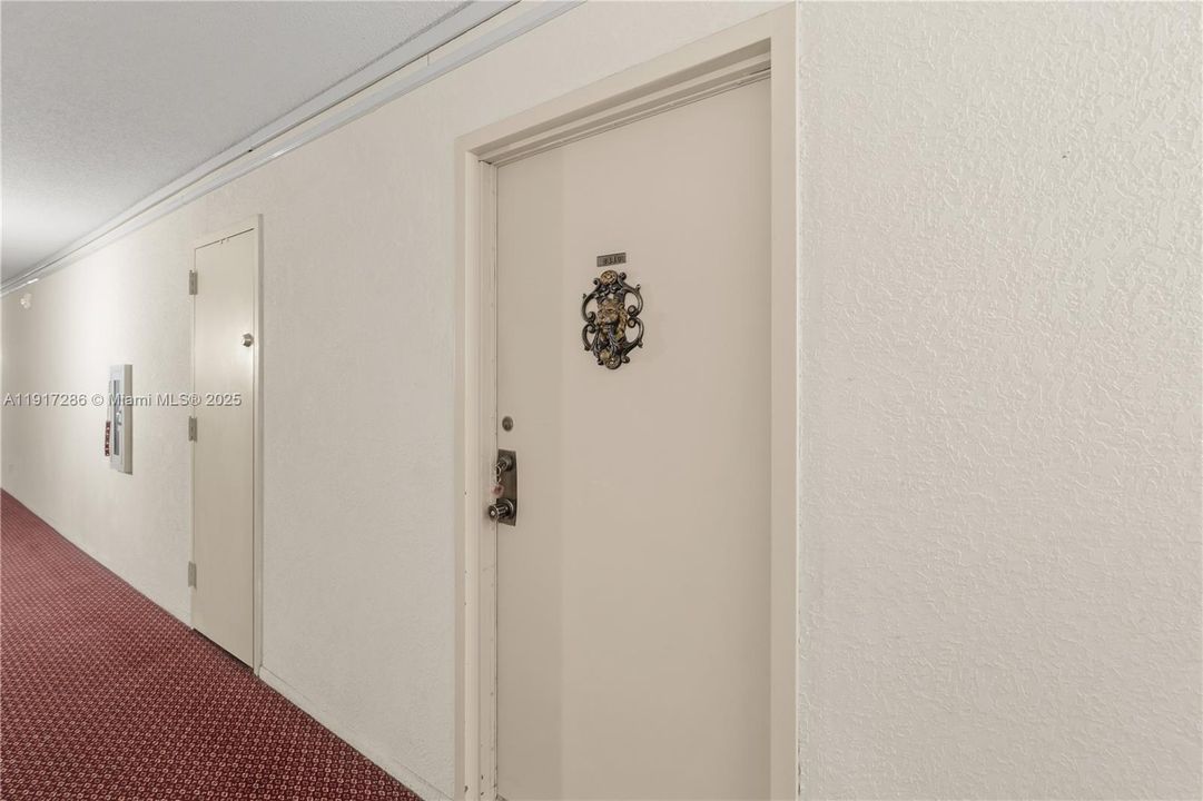 Active With Contract: $2,550 (2 beds, 2 baths, 1070 Square Feet)