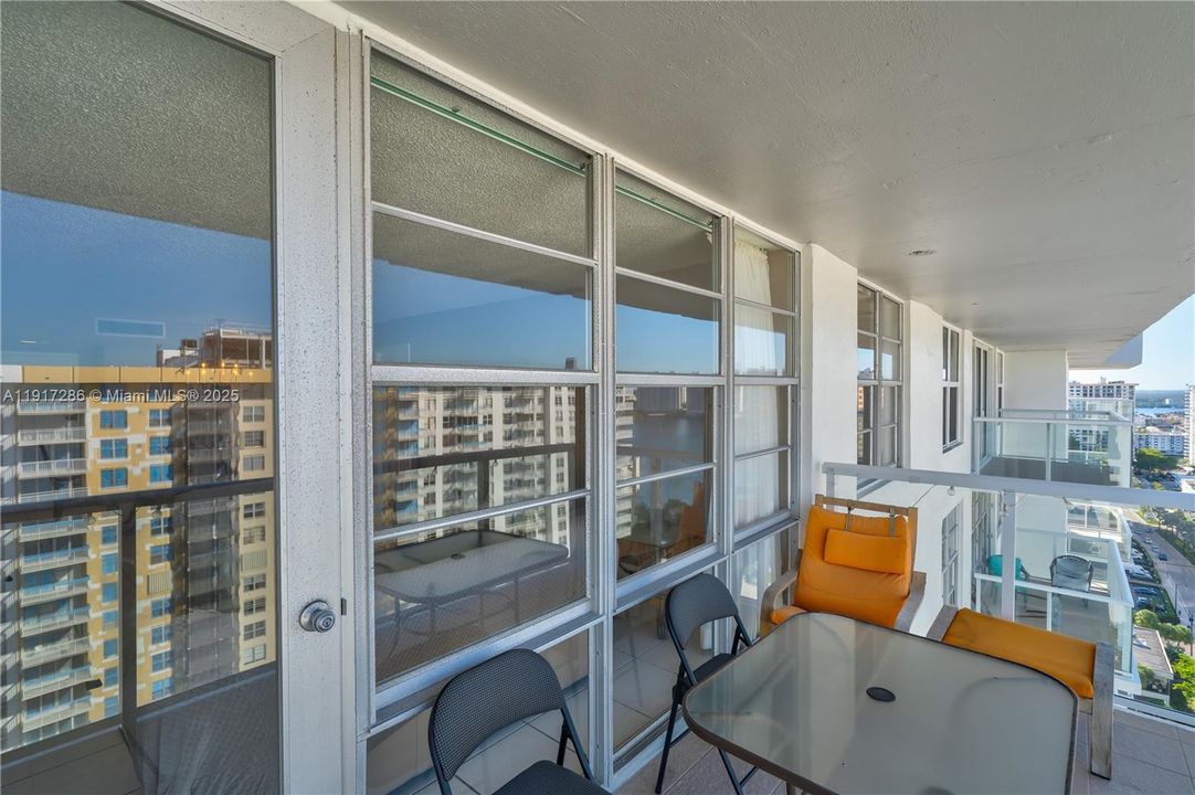 Active With Contract: $2,550 (2 beds, 2 baths, 1070 Square Feet)