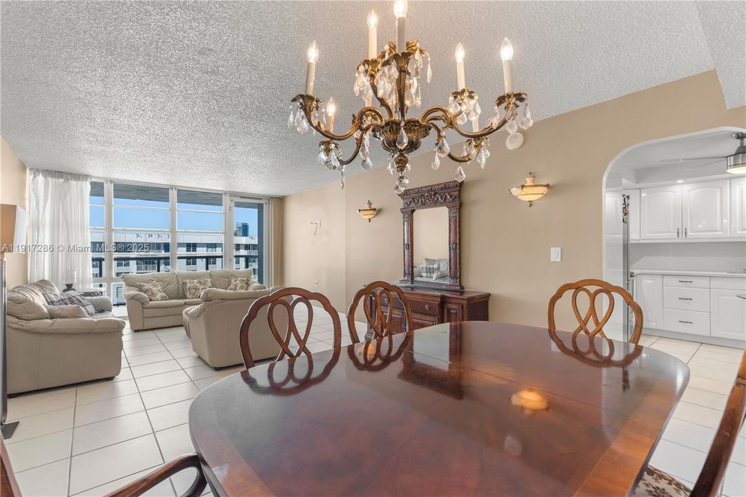 Active With Contract: $2,550 (2 beds, 2 baths, 1070 Square Feet)