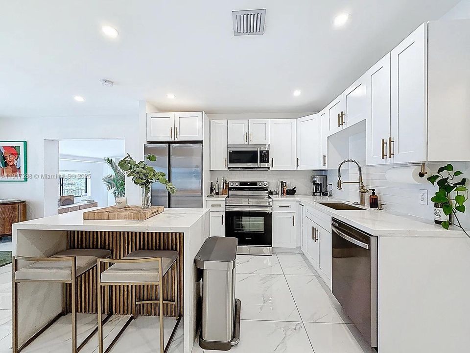 出租: $5,500 (4 贝兹, 3 浴室, 1646 平方英尺)