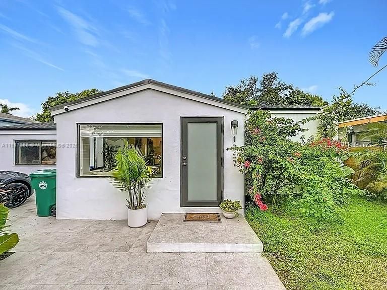 出租: $5,500 (4 贝兹, 3 浴室, 1646 平方英尺)