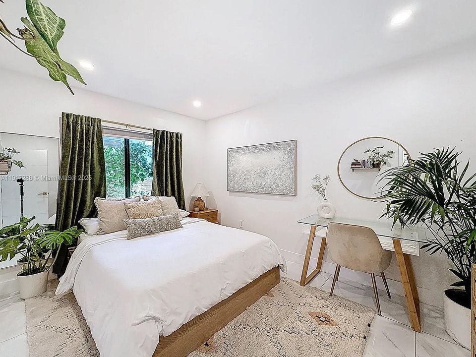 出租: $5,500 (4 贝兹, 3 浴室, 1646 平方英尺)