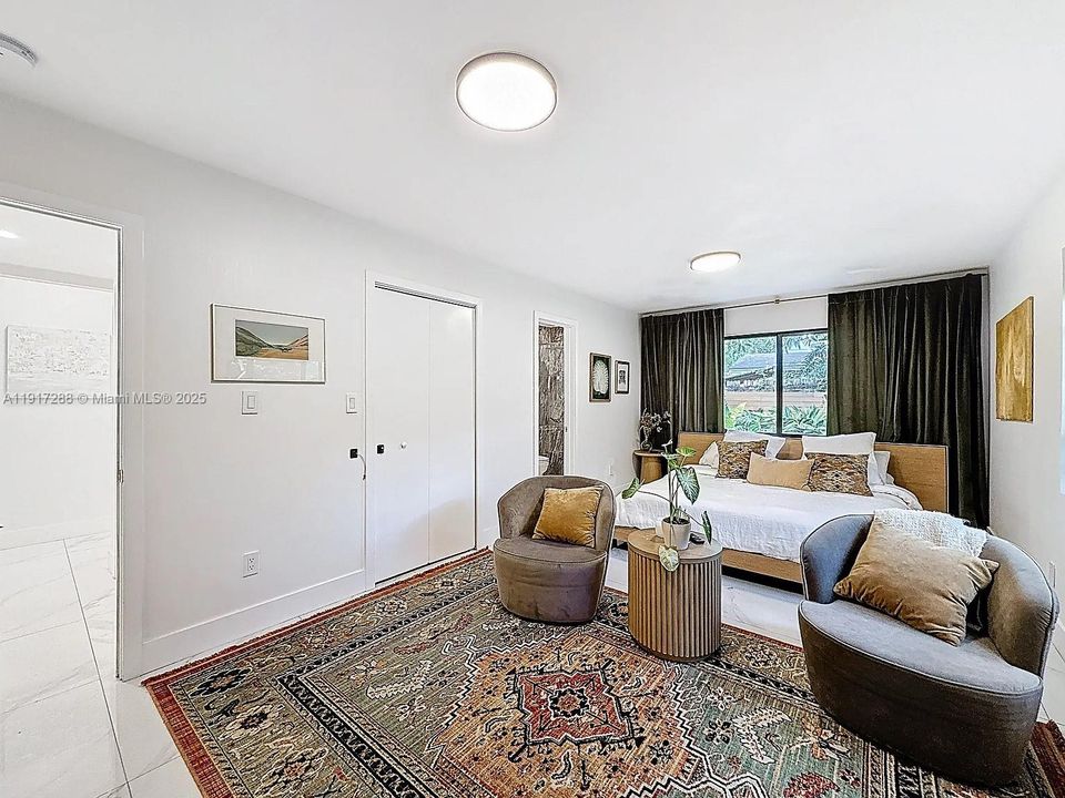 出租: $5,500 (4 贝兹, 3 浴室, 1646 平方英尺)