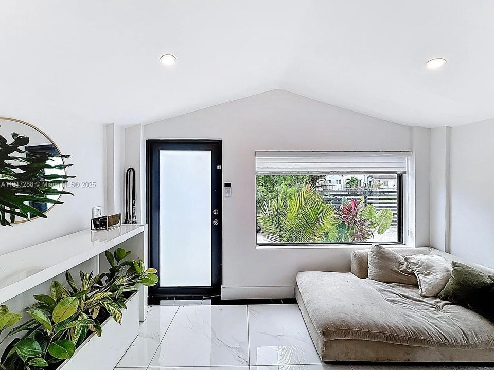 出租: $5,500 (4 贝兹, 3 浴室, 1646 平方英尺)