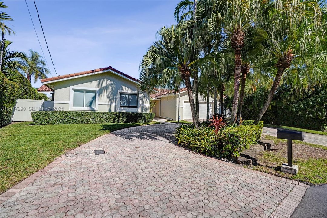 En Venta: $3,190,000 (5 camas, 5 baños, 3083 Pies cuadrados)