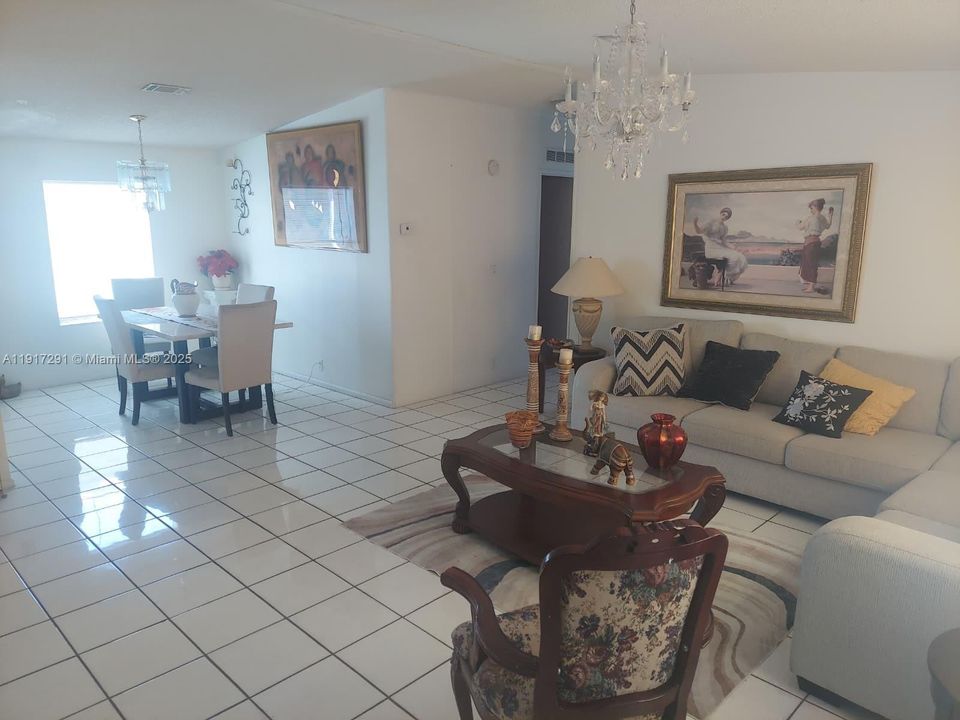 For Sale: $250,000 (3 beds, 2 baths, 1170 Square Feet)