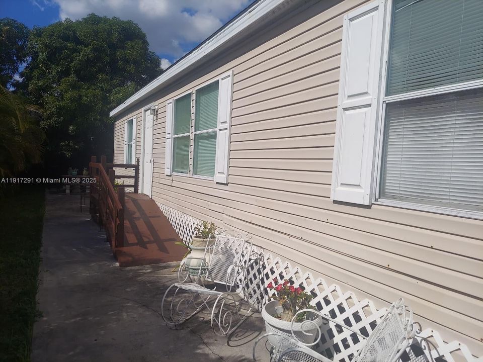 For Sale: $250,000 (3 beds, 2 baths, 1170 Square Feet)