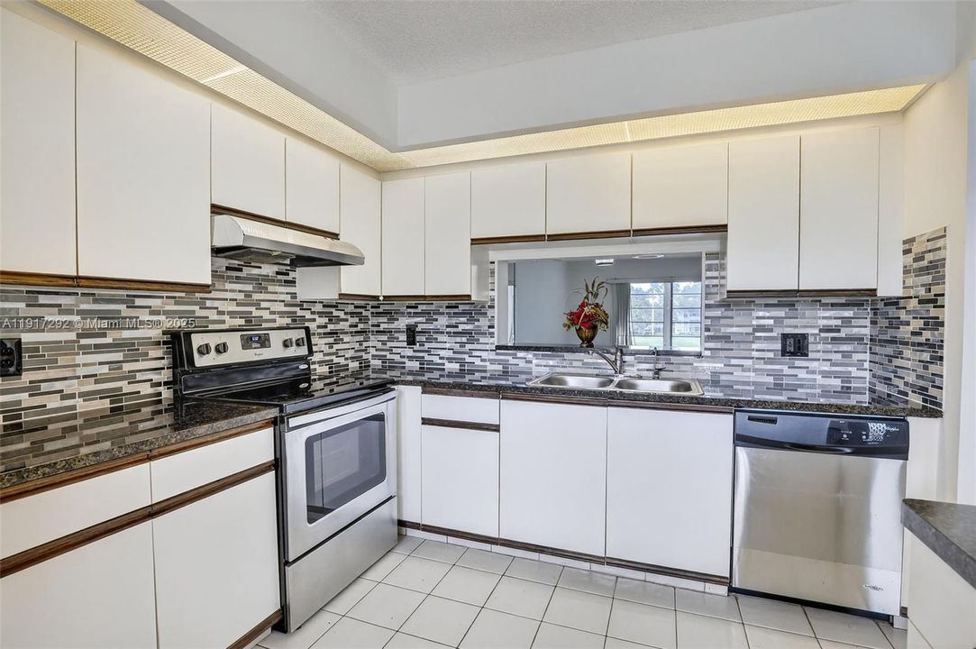 待售: $180,000 (2 贝兹, 2 浴室, 1192 平方英尺)