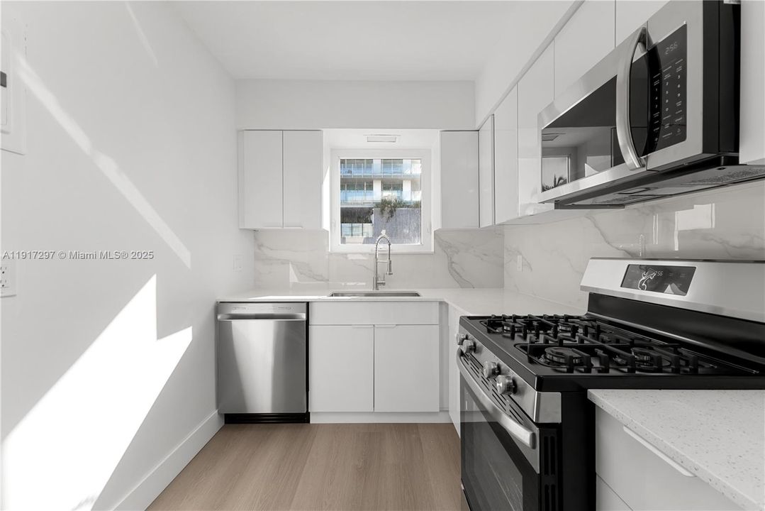 For Sale: $499,000 (1 beds, 2 baths, 800 Square Feet)