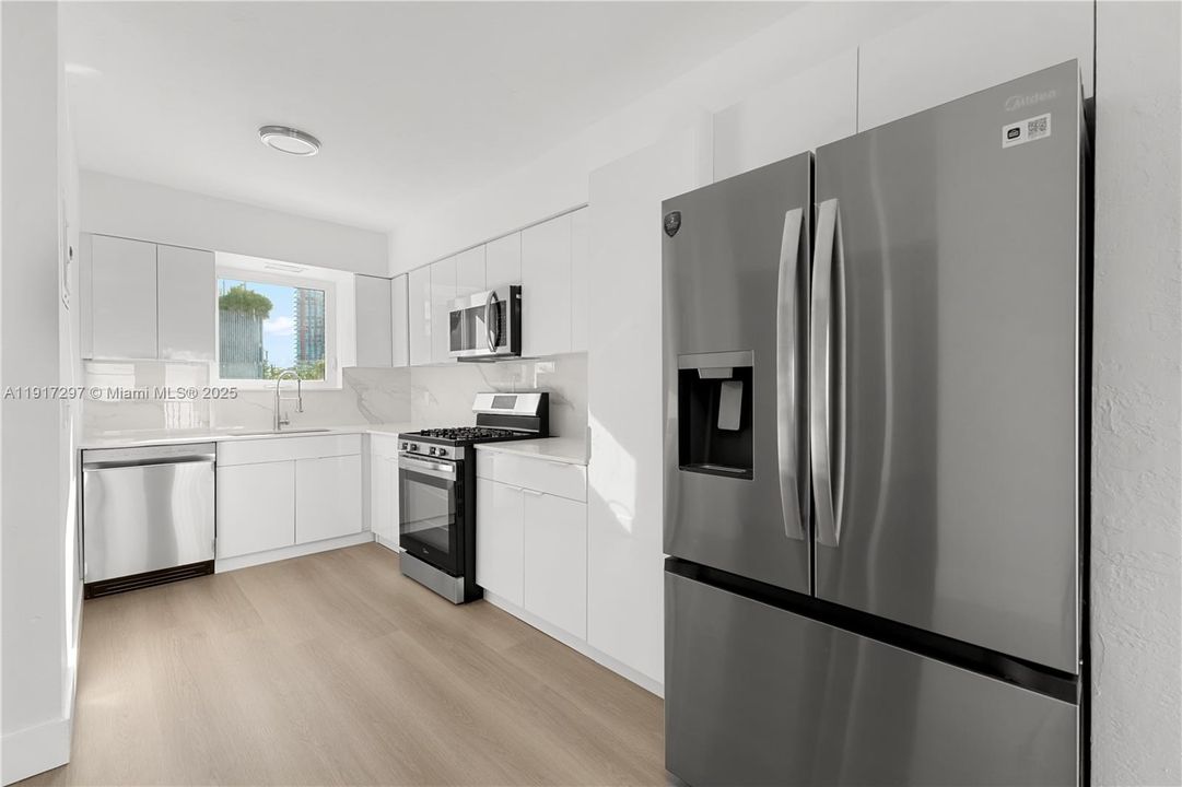 For Sale: $499,000 (1 beds, 2 baths, 800 Square Feet)