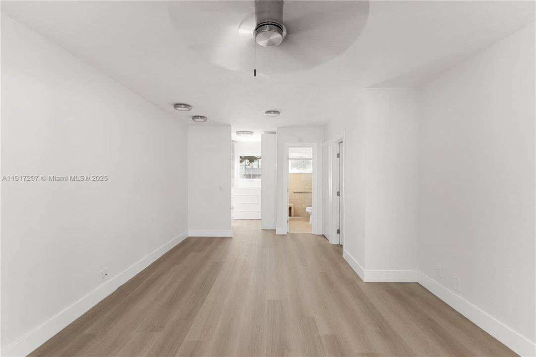 For Sale: $499,000 (1 beds, 2 baths, 800 Square Feet)