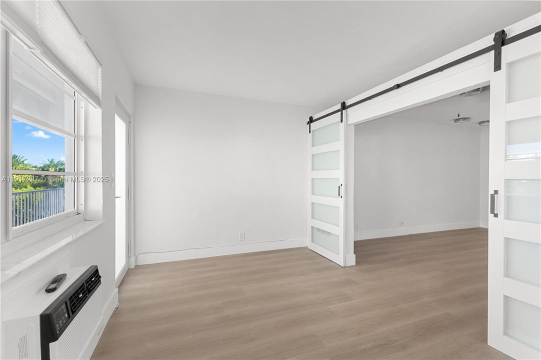 For Sale: $499,000 (1 beds, 2 baths, 800 Square Feet)