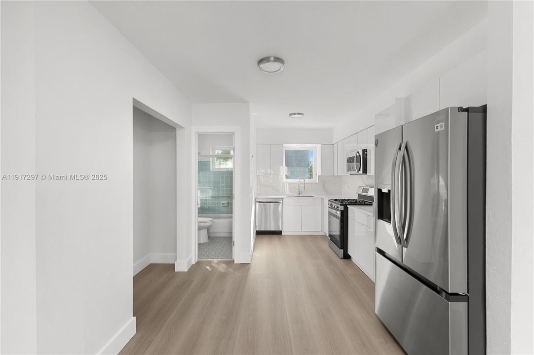 For Sale: $499,000 (1 beds, 2 baths, 800 Square Feet)