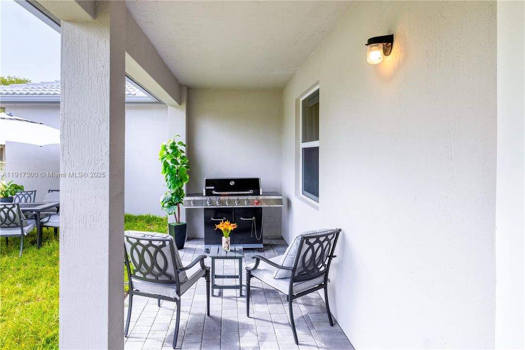 出租: $6,000 (4 贝兹, 3 浴室, 0 平方英尺)