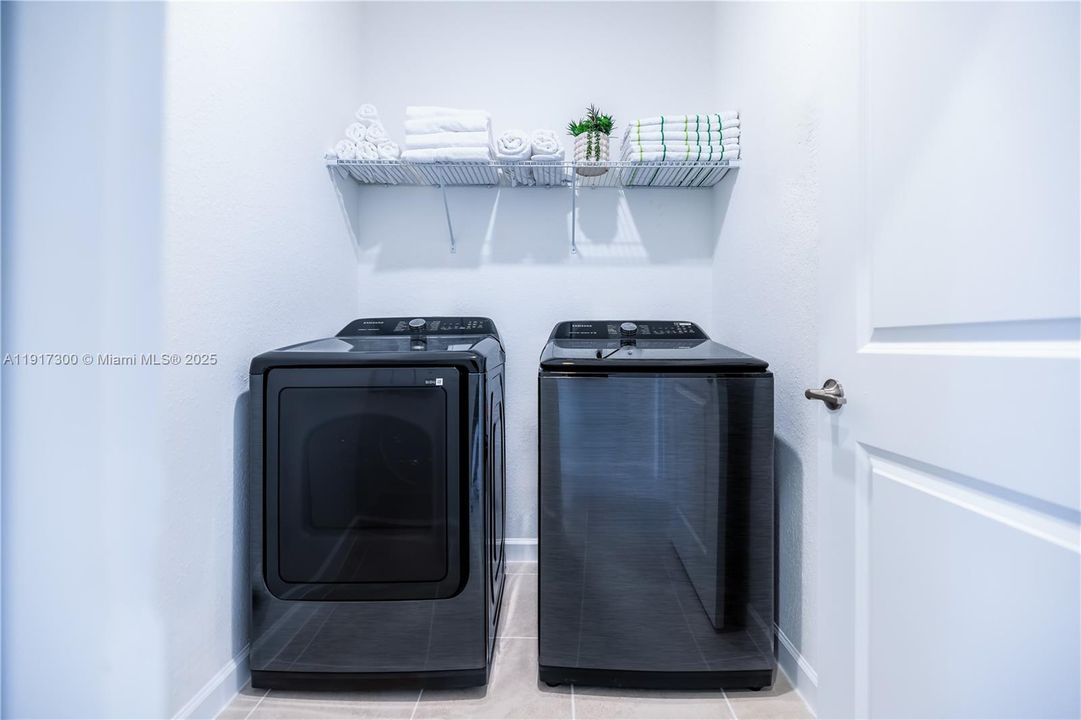 出租: $6,000 (4 贝兹, 3 浴室, 0 平方英尺)