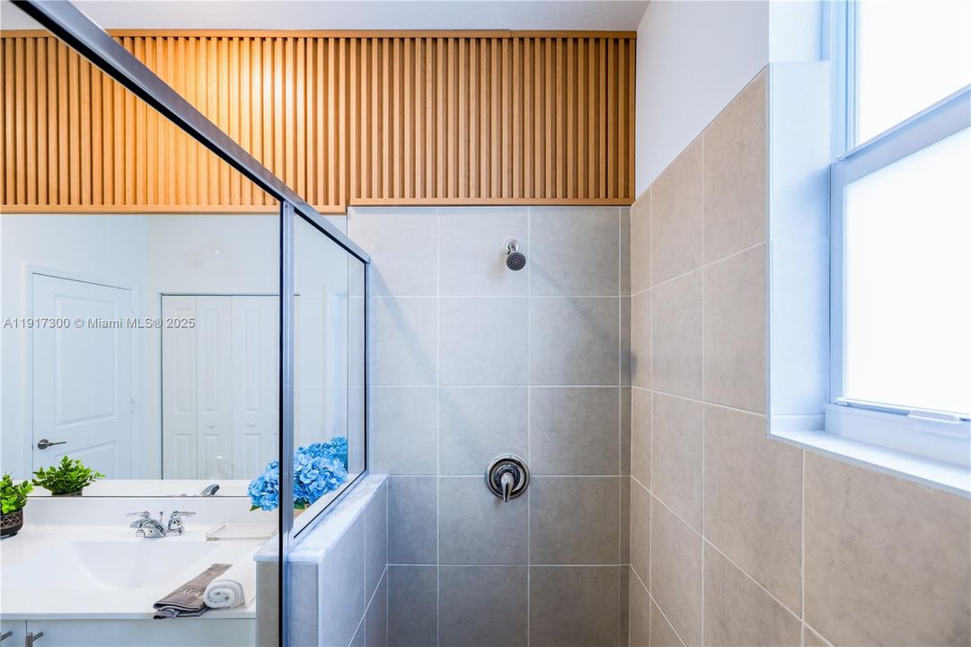 出租: $6,000 (4 贝兹, 3 浴室, 0 平方英尺)