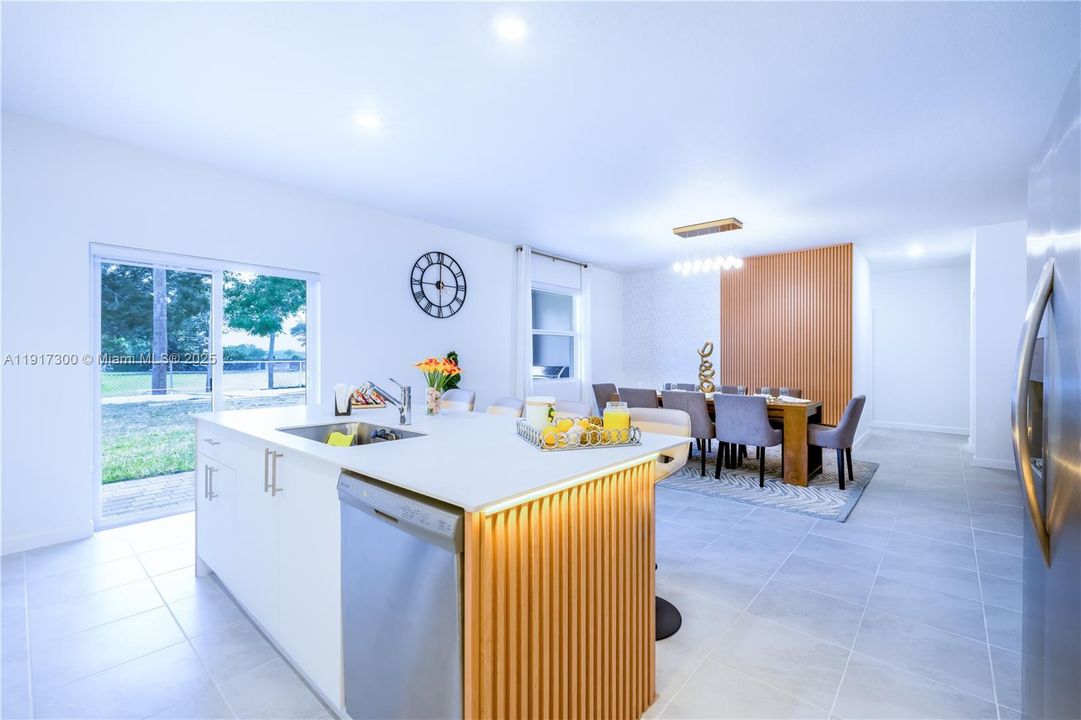 出租: $6,000 (4 贝兹, 3 浴室, 0 平方英尺)