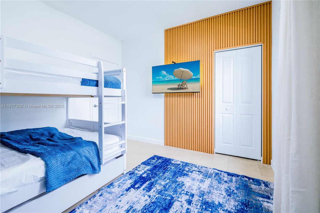 出租: $6,000 (4 贝兹, 3 浴室, 0 平方英尺)