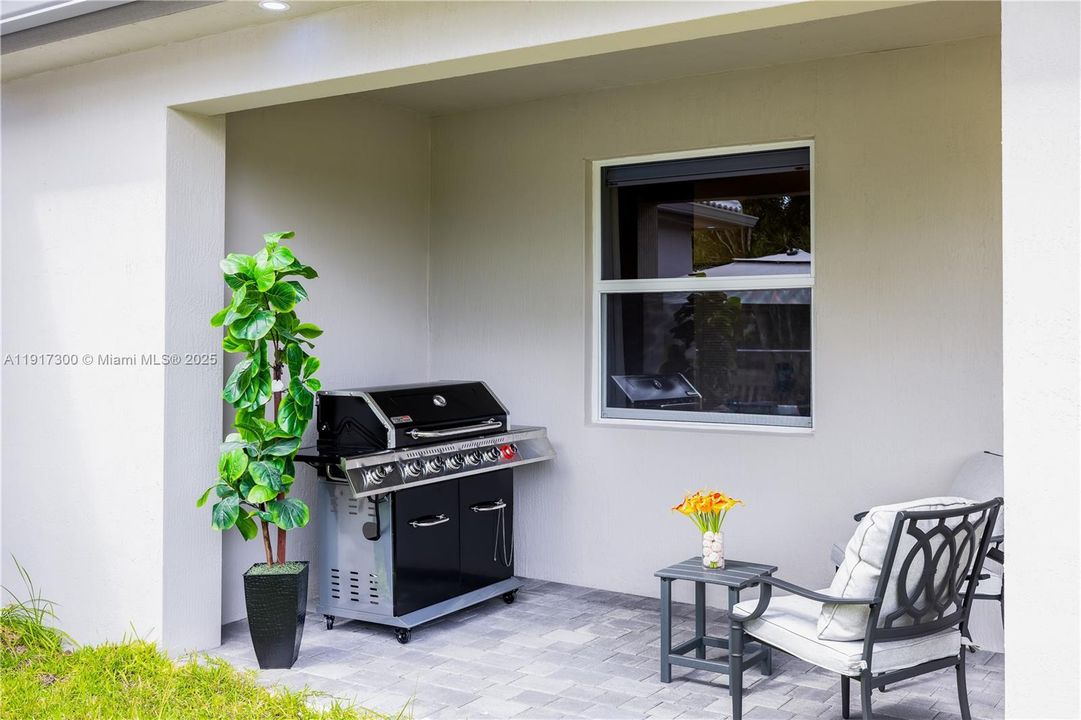 出租: $6,000 (4 贝兹, 3 浴室, 0 平方英尺)