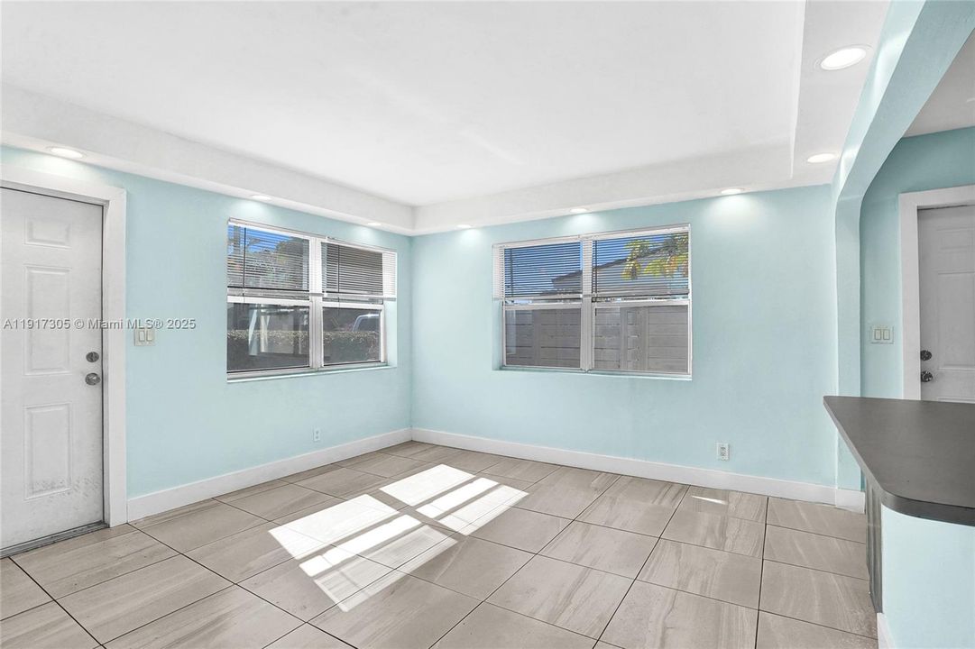 合同活跃: $550,000 (0 贝兹, 0 浴室, 1718 平方英尺)