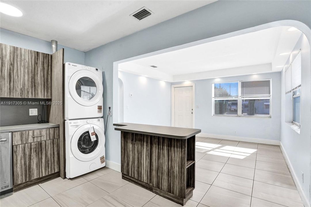 合同活跃: $550,000 (0 贝兹, 0 浴室, 1718 平方英尺)