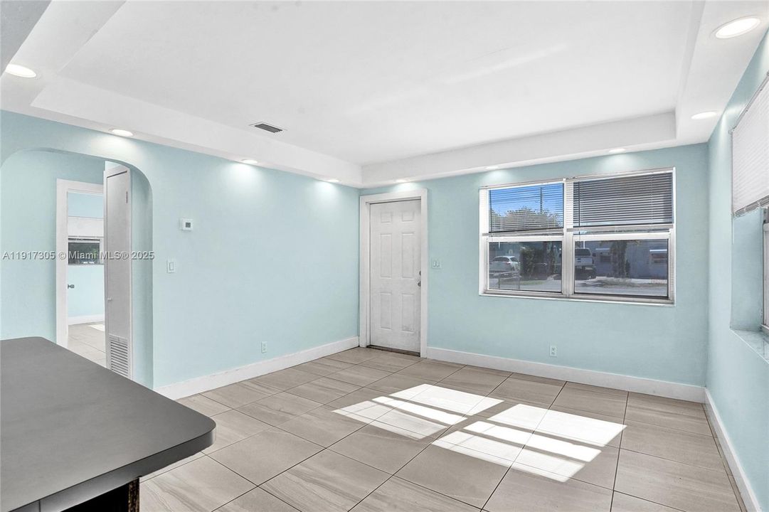 合同活跃: $550,000 (0 贝兹, 0 浴室, 1718 平方英尺)